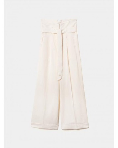 Pantalón con cinturón