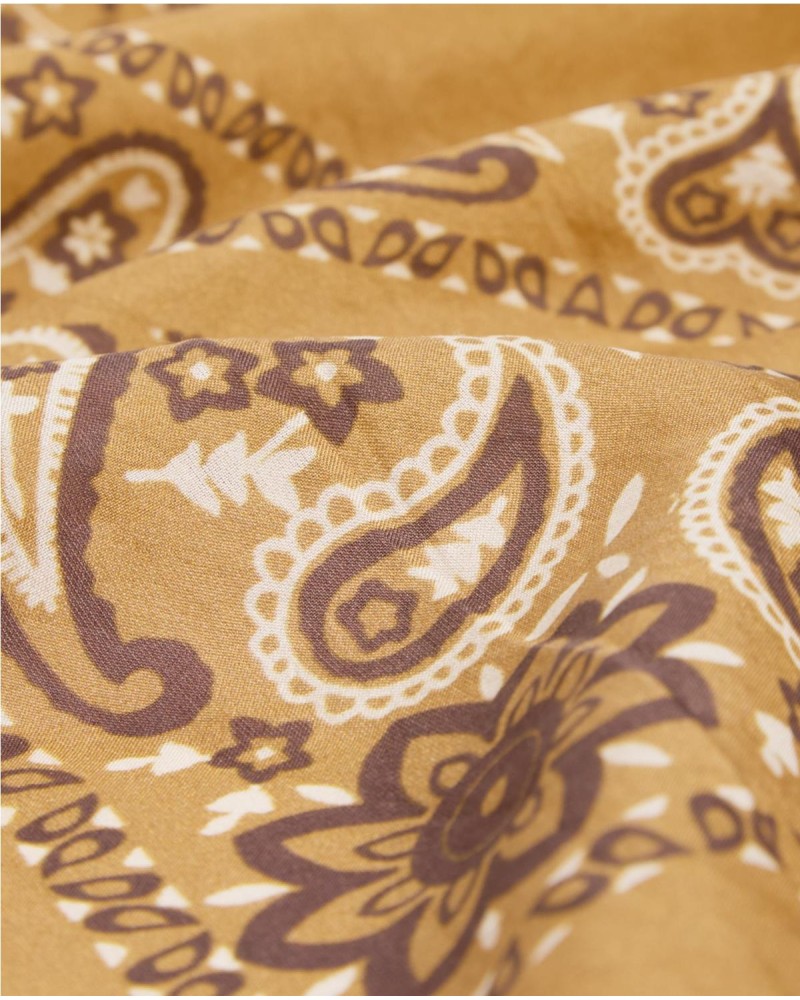Pañuelo bandana de seda ocre
Ref. 41914 Pañuelo bandana de seda ocre
Ref. 41914