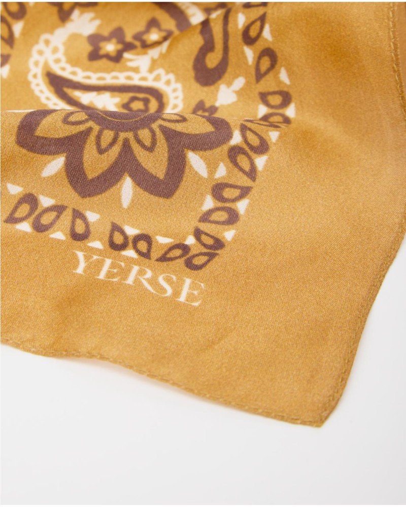 Pañuelo bandana de seda ocre
Ref. 41914 Pañuelo bandana de seda ocre
Ref. 41914