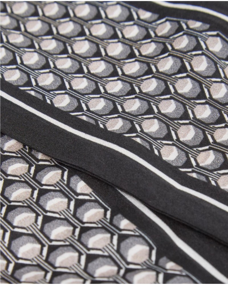 Corbatín estampado de seda negro
Ref....