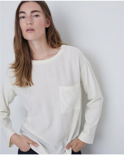 Camiseta satinada cuello redondo crudo
Ref. 41499